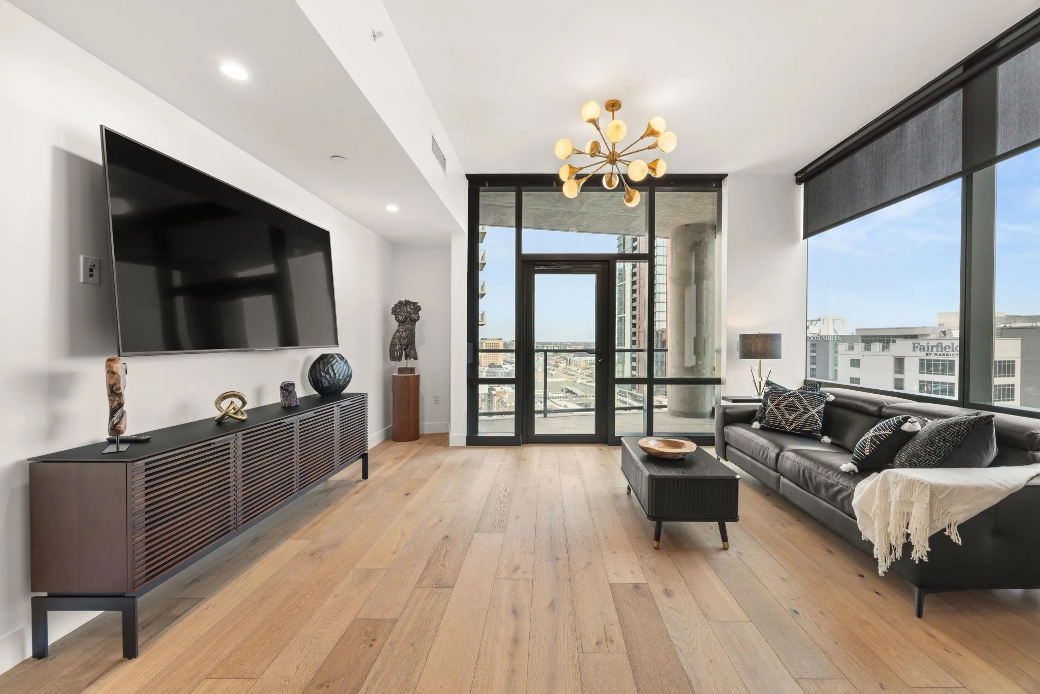 Photo 3 of 70 RAINEY ST #1509