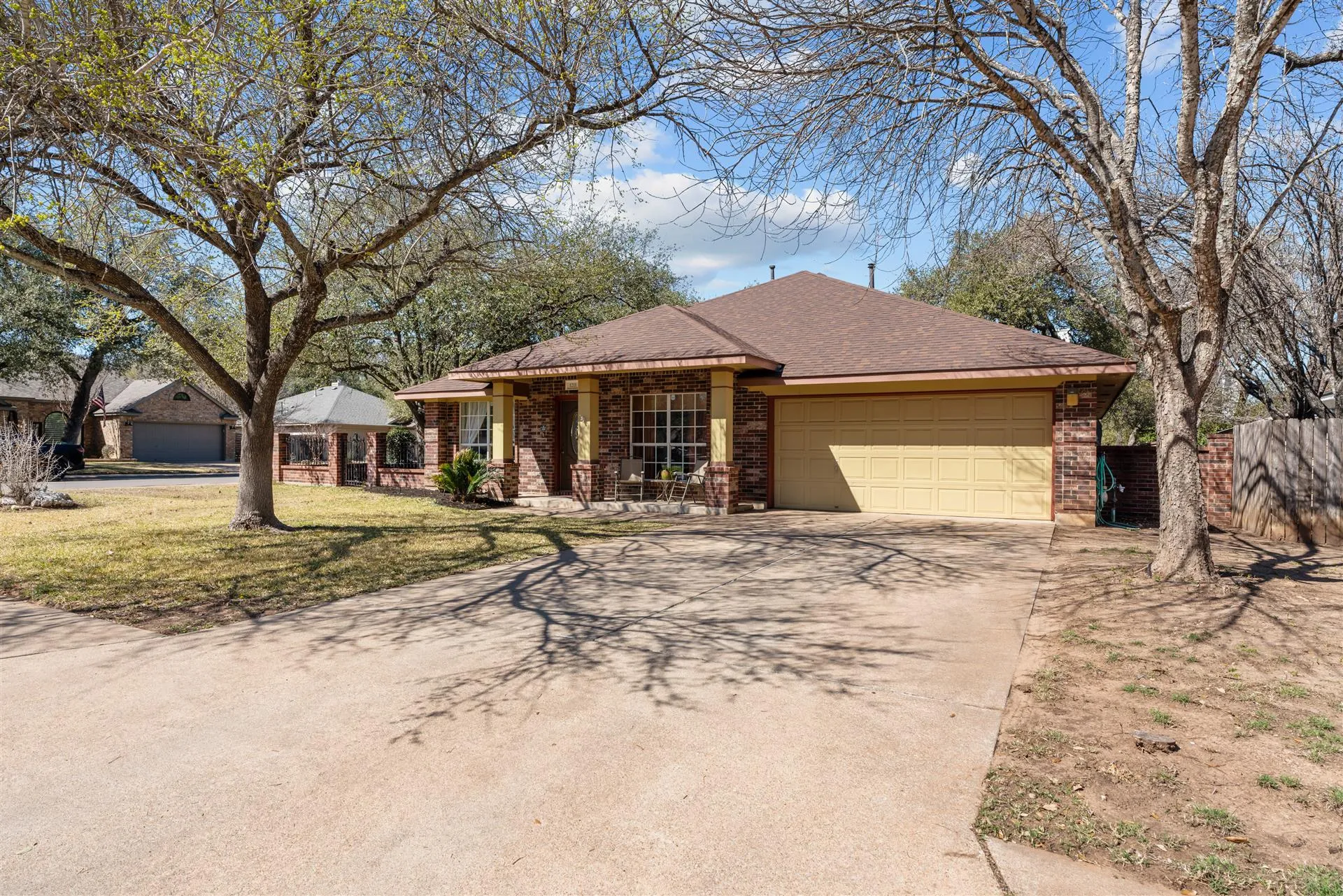 Photo 3 of 1211 SUGARBERRY DR