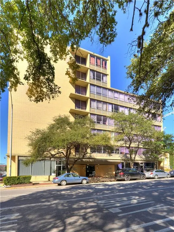 Photo 2 of 1800 LAVACA ST #A806