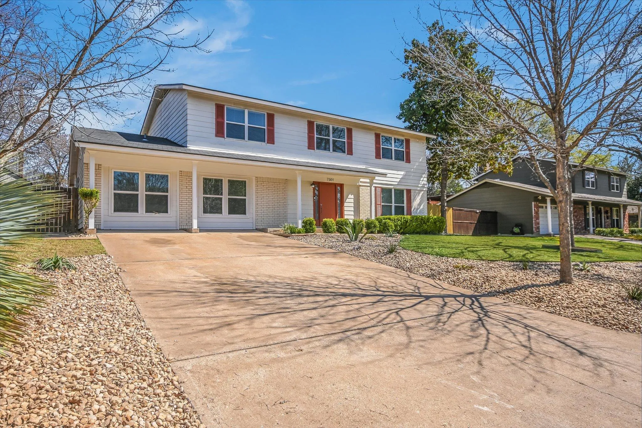 Photo 2 of 7301 MARYWOOD CIR