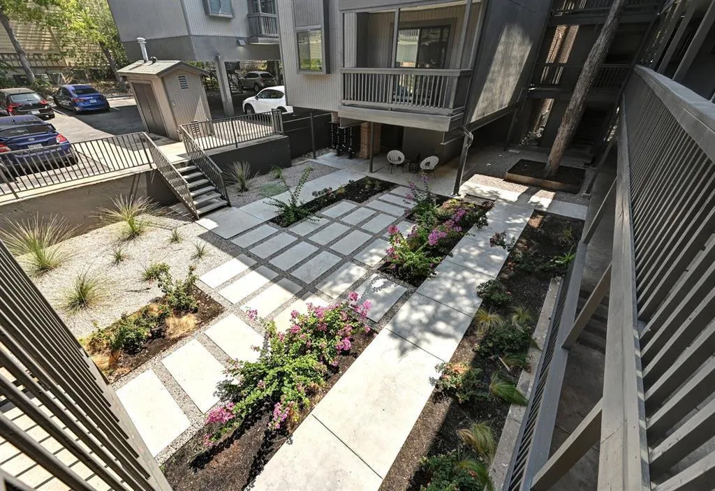Photo 4 of 3301 RED RIVER ST #312