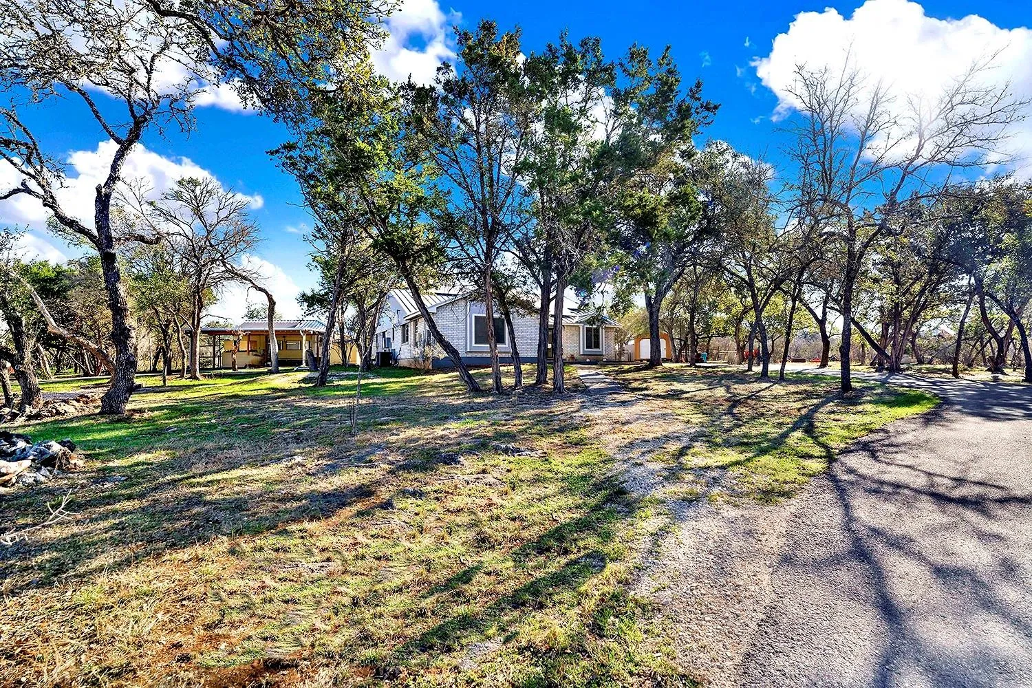 Photo 2 of 228 DEERTRAIL DR