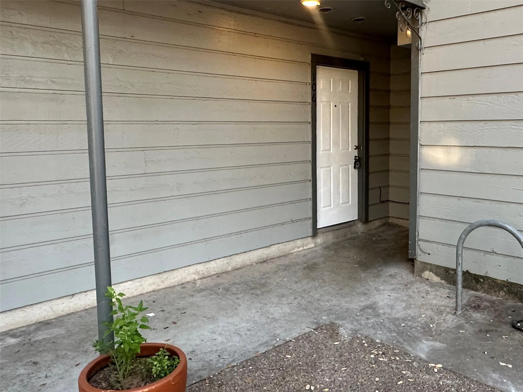 Photo 2 of 803 W 28TH ST #106