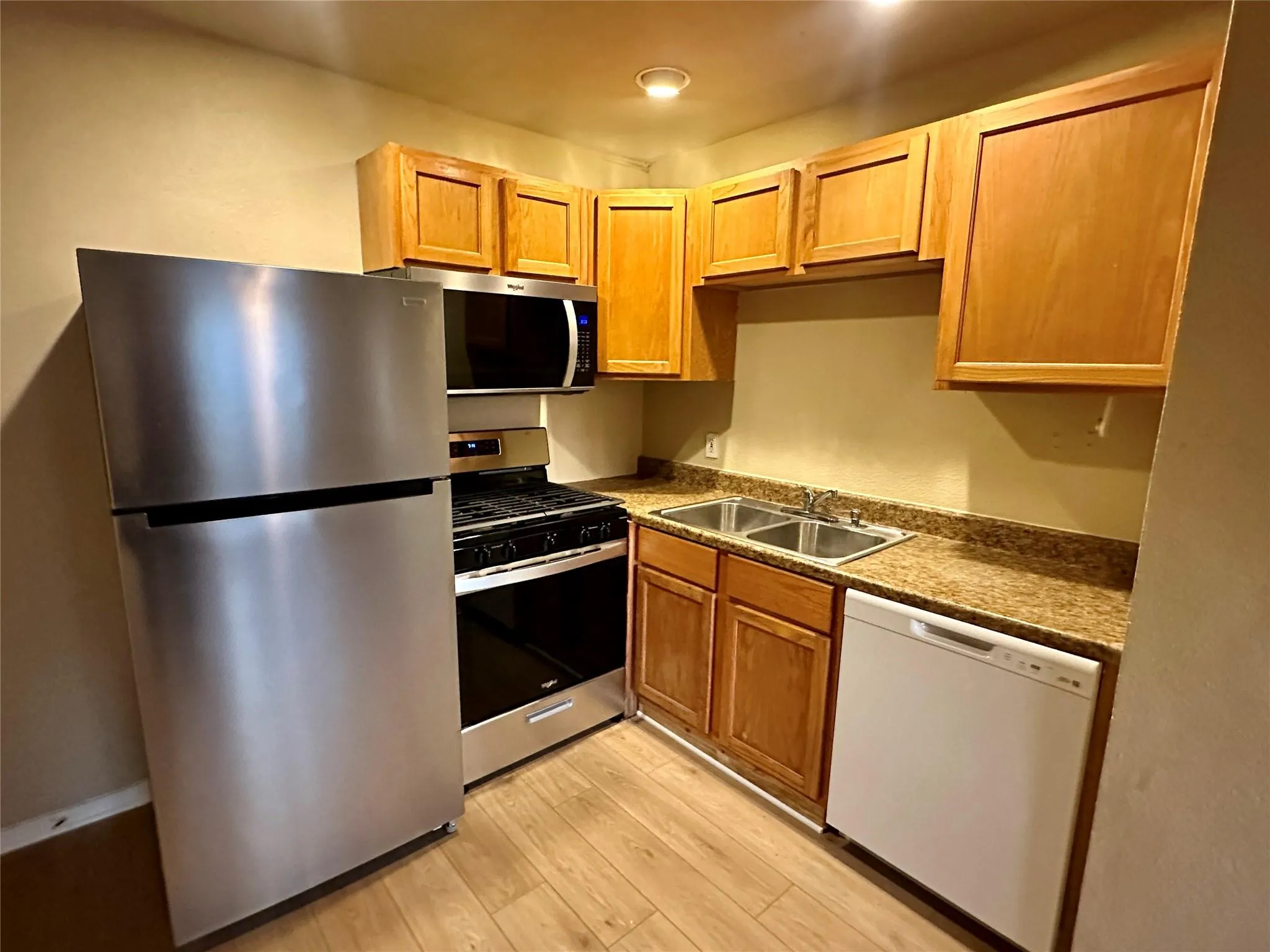 Photo 4 of 803 W 28TH ST #106