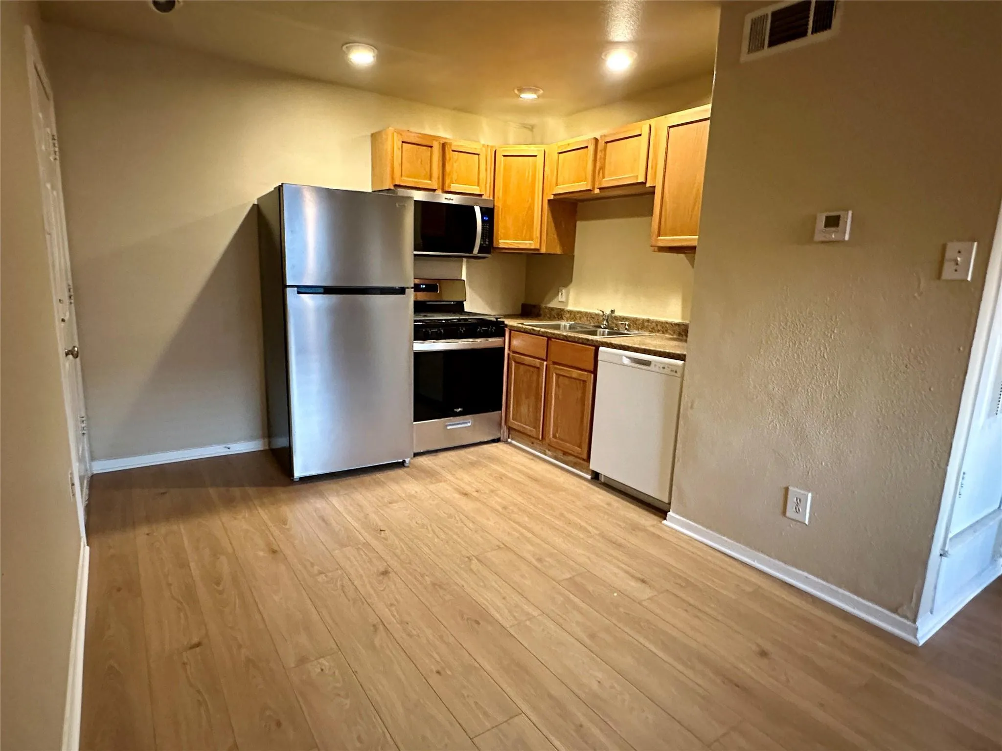 Photo 3 of 803 W 28TH ST #106