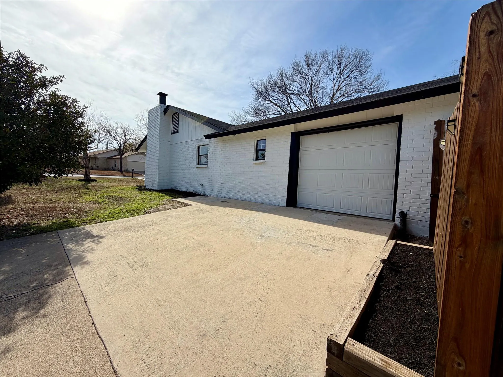 Photo 3 of 1504 PARKVIEW LN