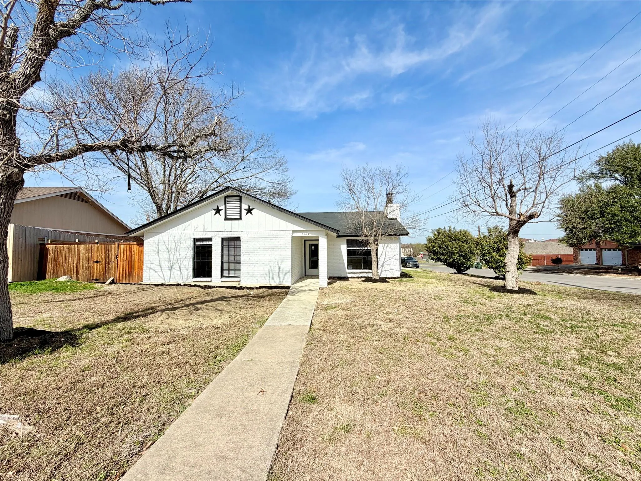 Photo 2 of 1504 PARKVIEW LN