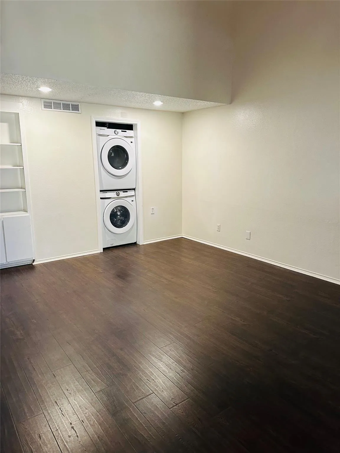 Photo 4 of 2401 LEON ST #307