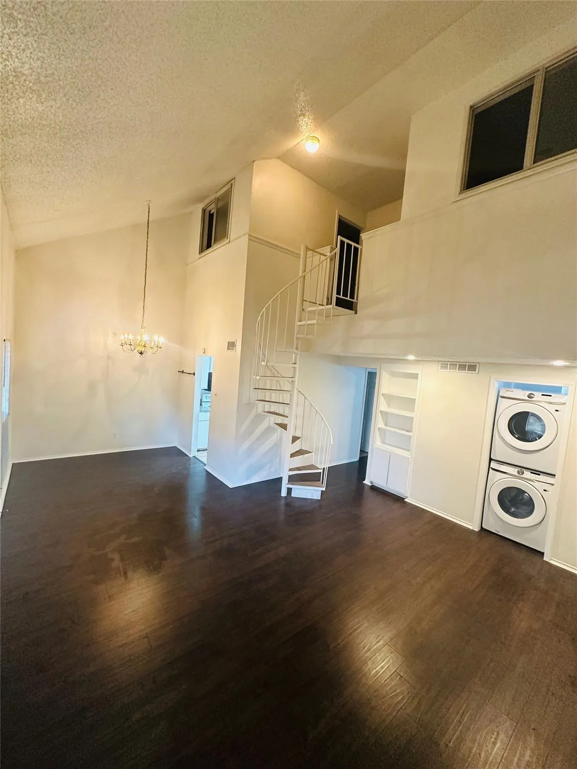 Photo 3 of 2401 LEON ST #307