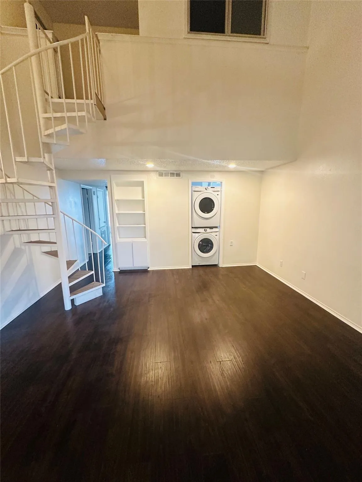 Photo 2 of 2401 LEON ST #307