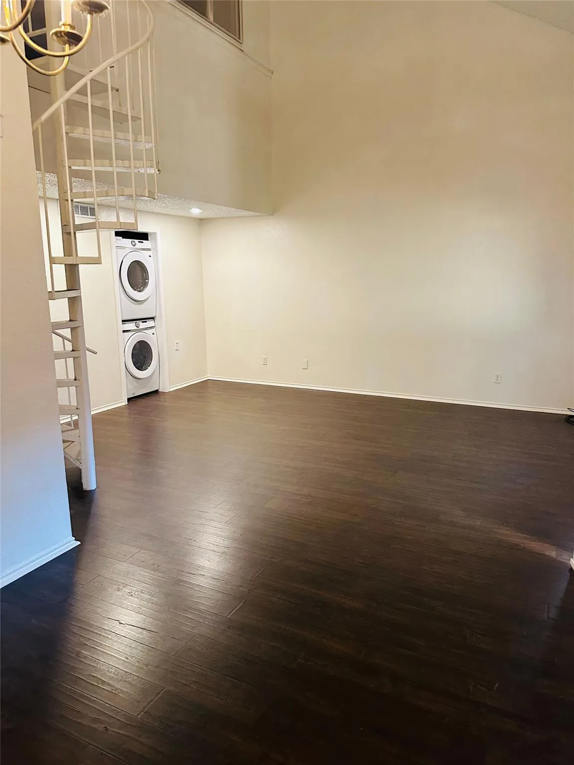 Photo 5 of 2401 LEON ST #307