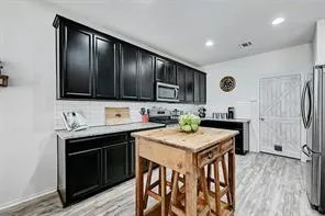 Photo 3 of 165 SATSUMA DR
