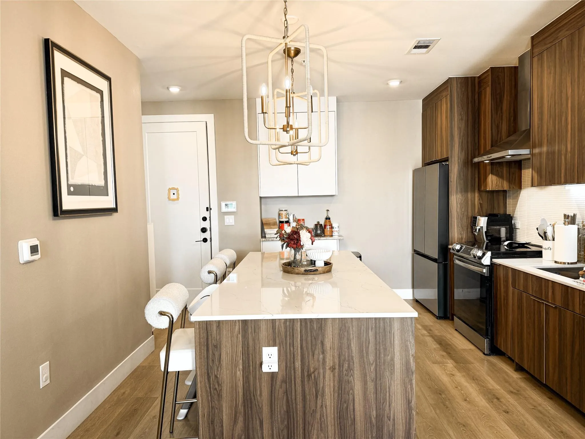 Photo 5 of 1701 SIMOND AVE #639