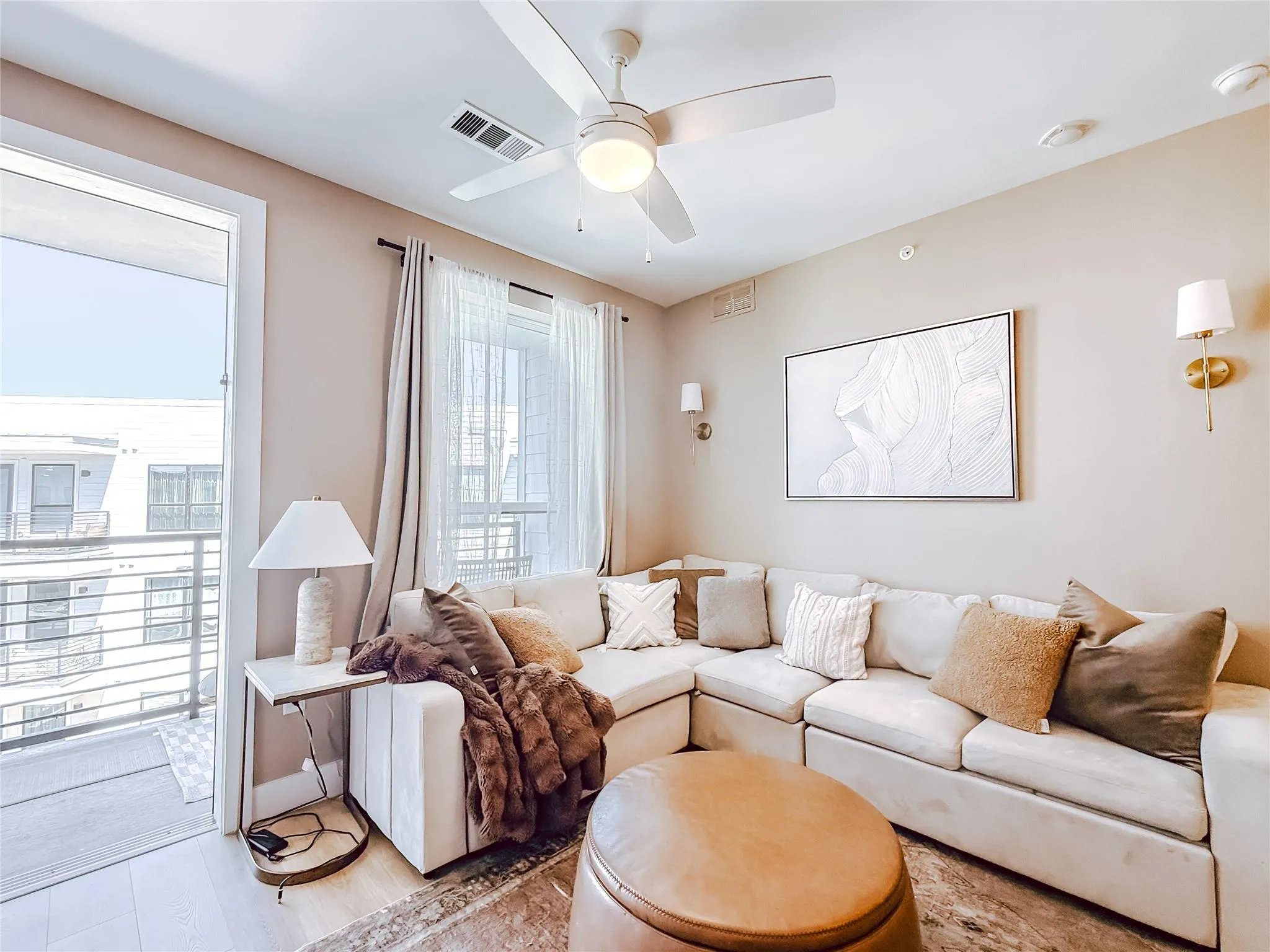 Photo 4 of 1701 SIMOND AVE #639