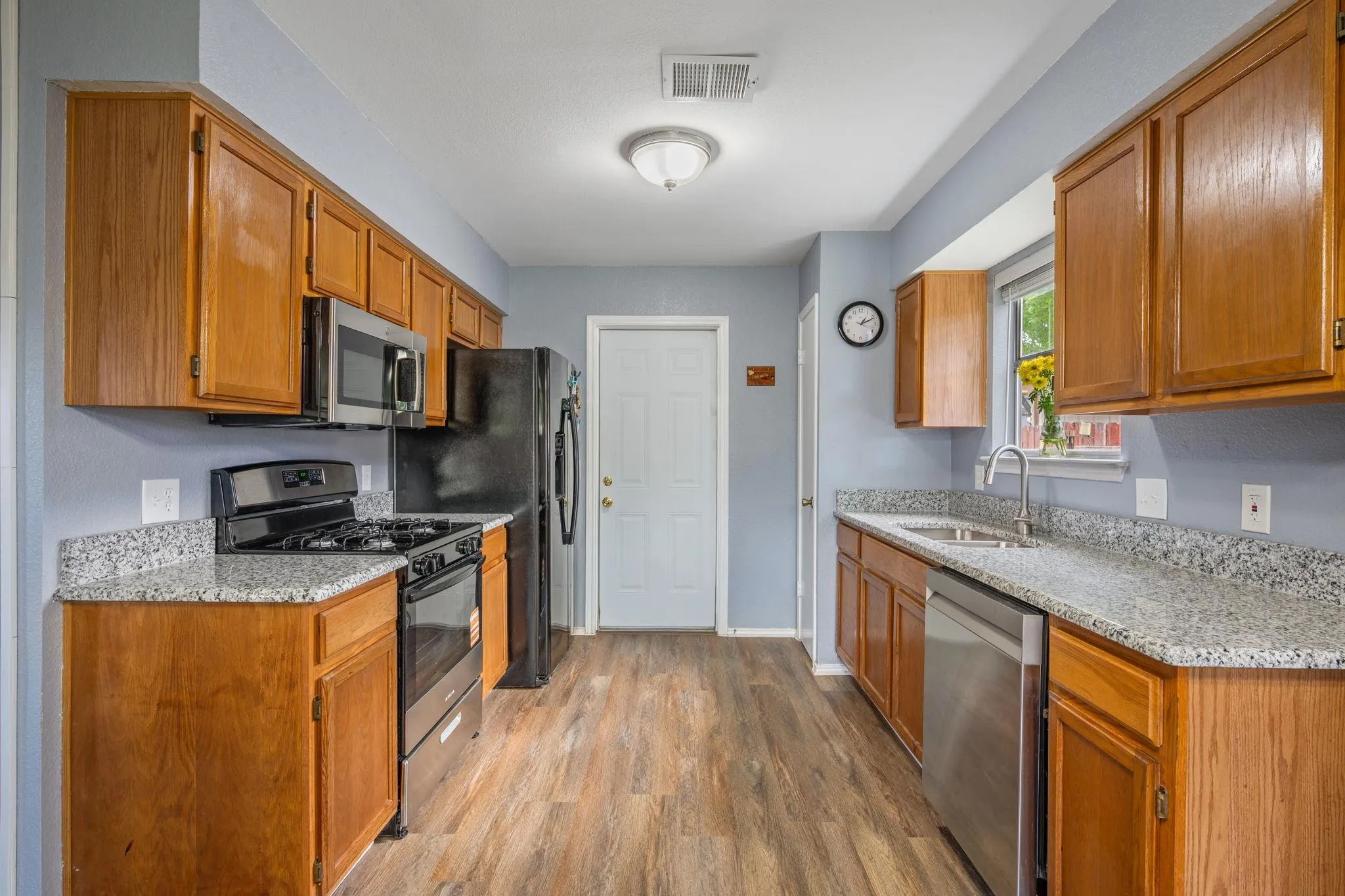 Photo 5 of 13812 LOTHIAN DR