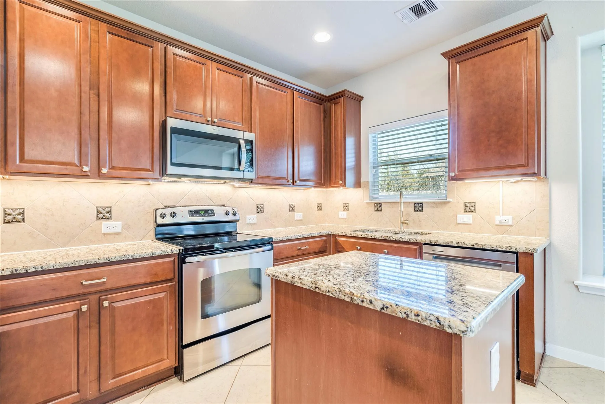 Photo 5 of 17708 LINKHILL DR