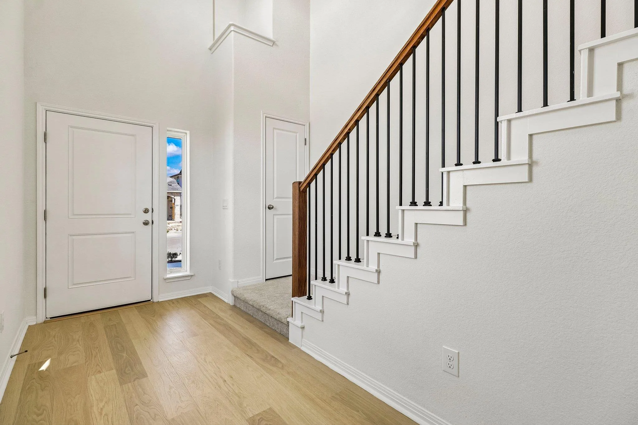 Photo 4 of 1505 CORSAC WAY