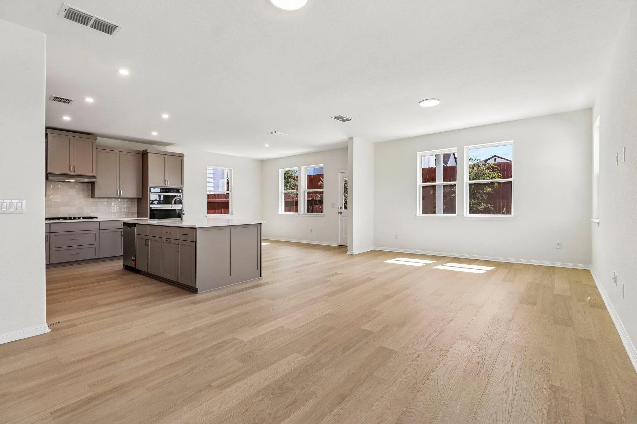 Photo 5 of 1505 CORSAC WAY