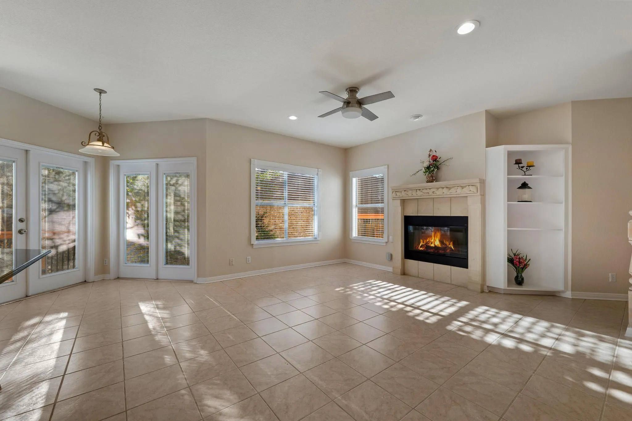 Photo 3 of 9402 BLUEGRASS DR