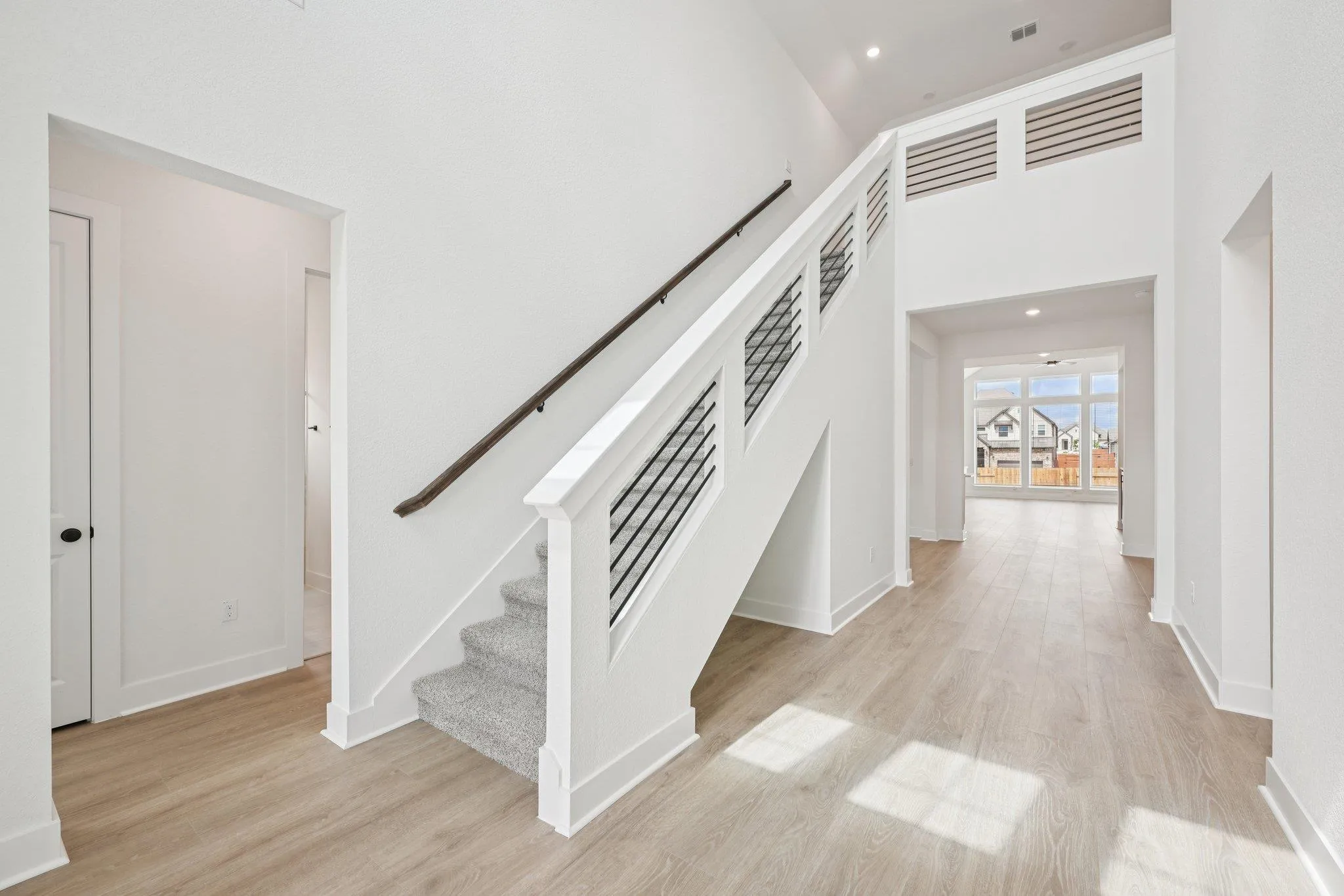 Photo 4 of 194 KAPOK ST
