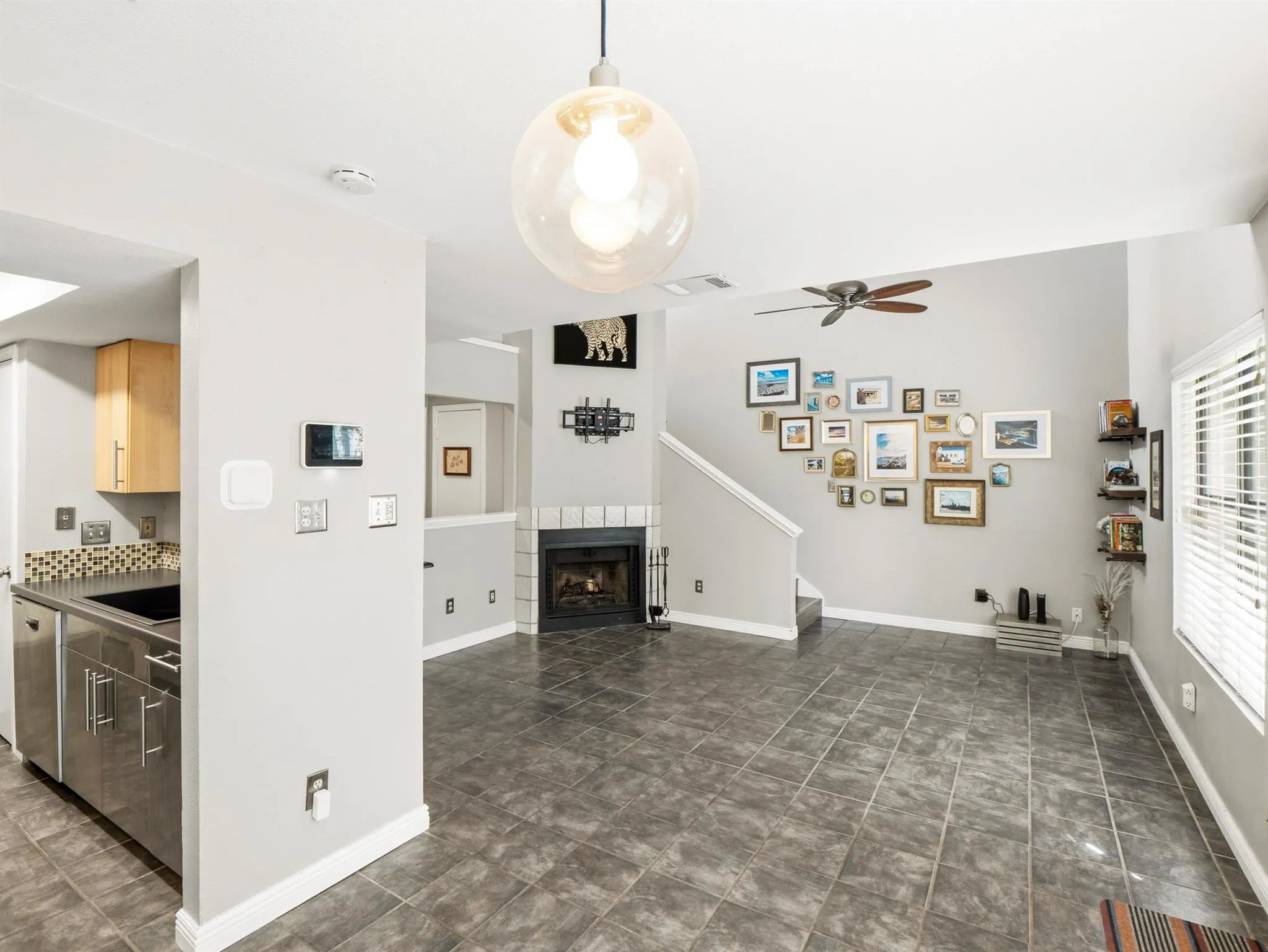 Photo 4 of 512 EBERHART LN #204
