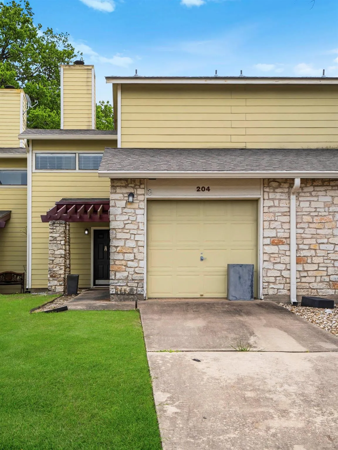 Photo 2 of 512 EBERHART LN #204