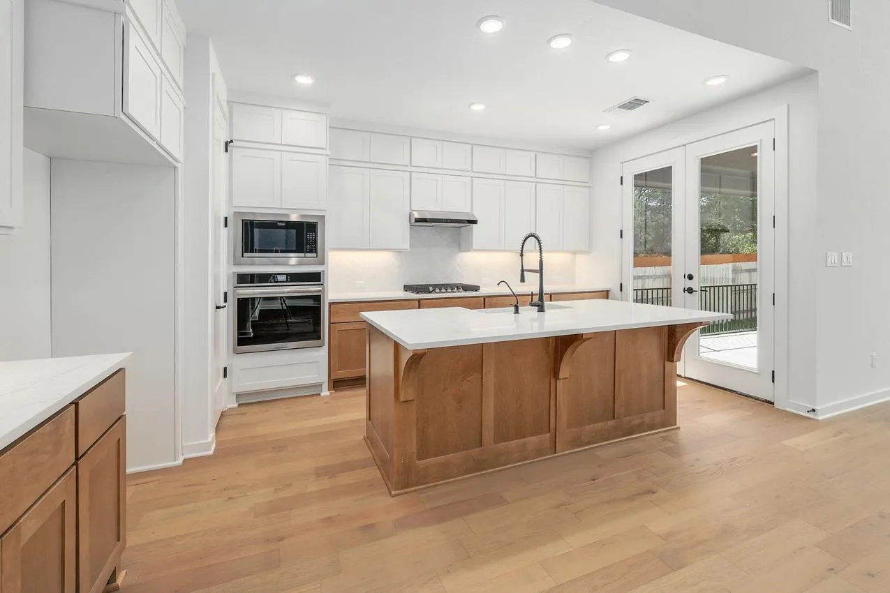 Photo 2 of 217 LUTTRELL LN