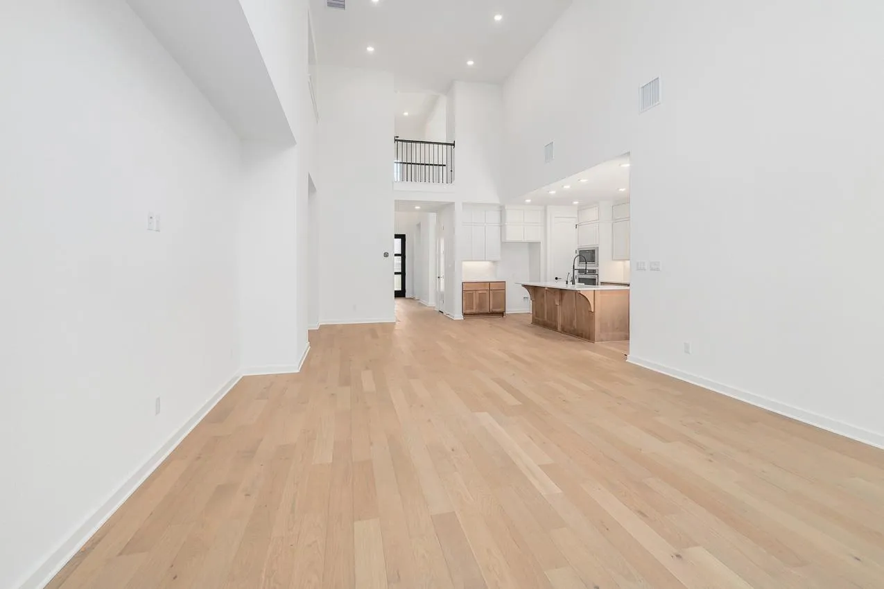 Photo 5 of 217 LUTTRELL LN