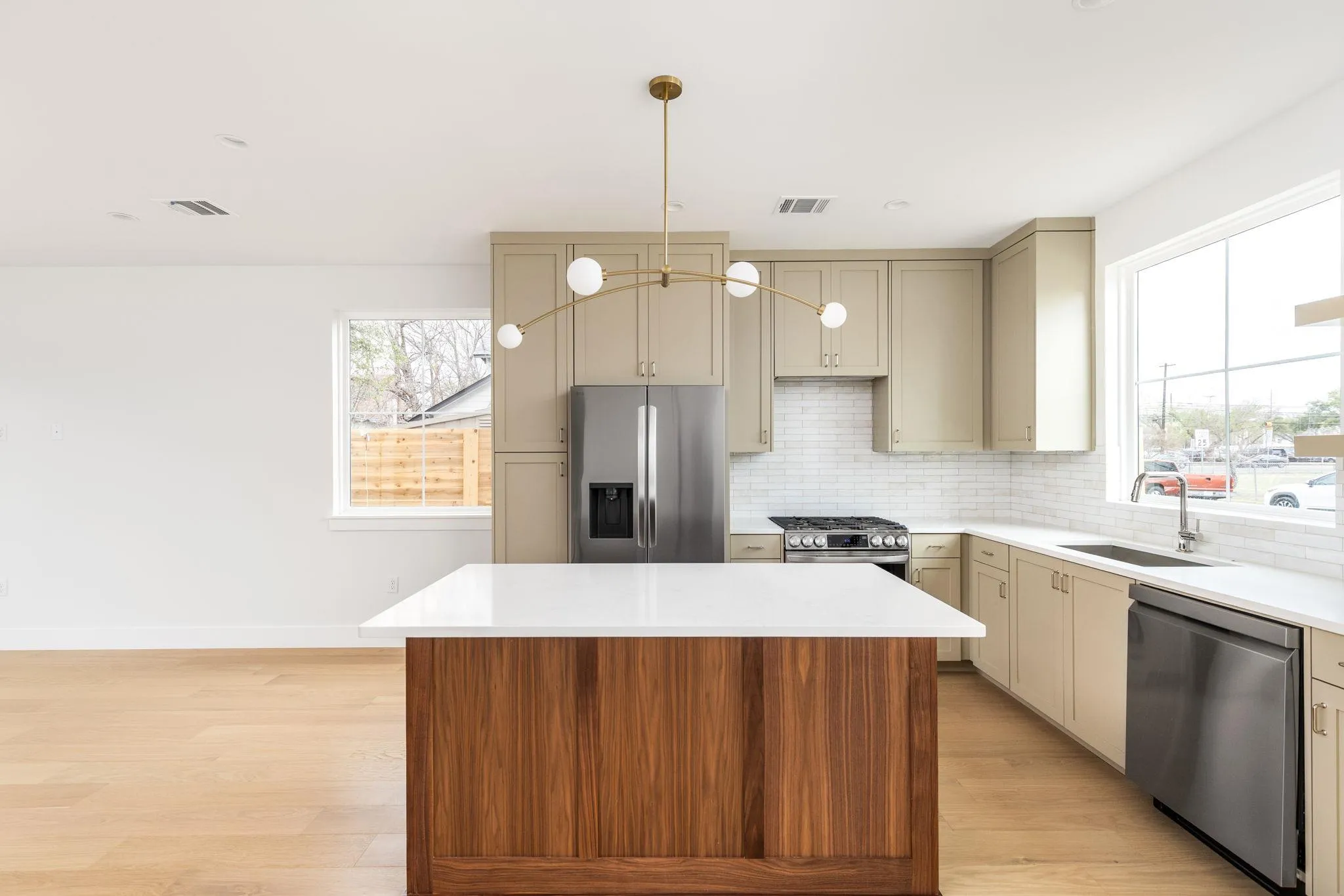 Photo 5 of 408 LINDEN NONE #B