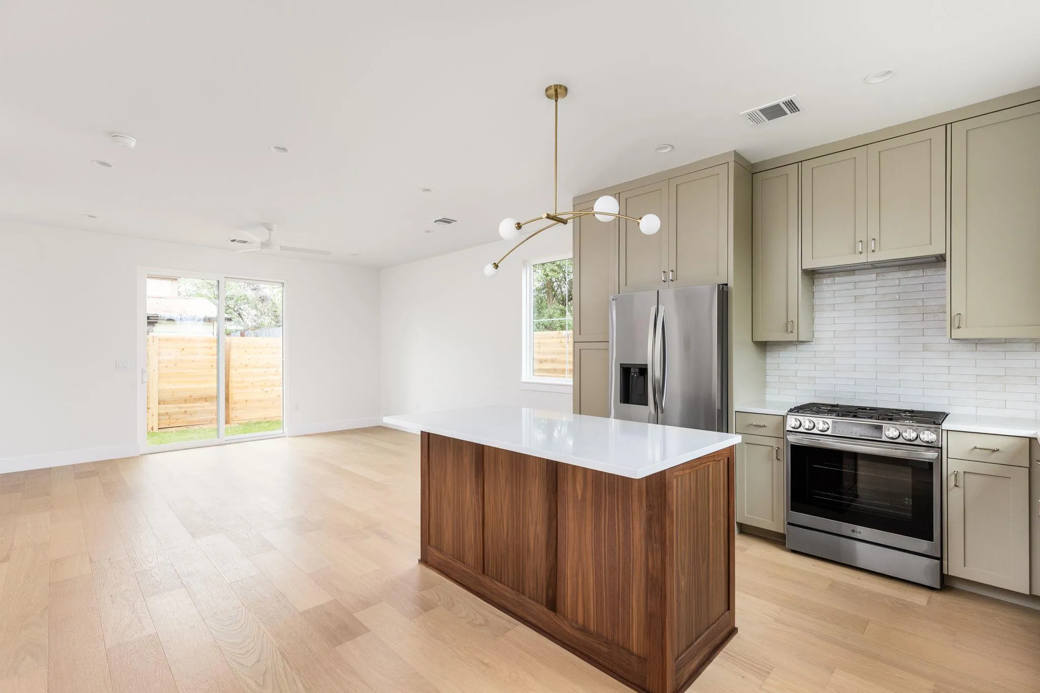 Photo 4 of 408 LINDEN NONE #B