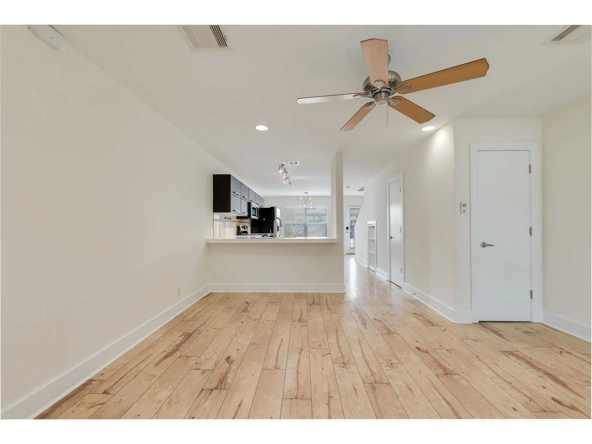 Photo 4 of 1101 GROVE BLVD #102