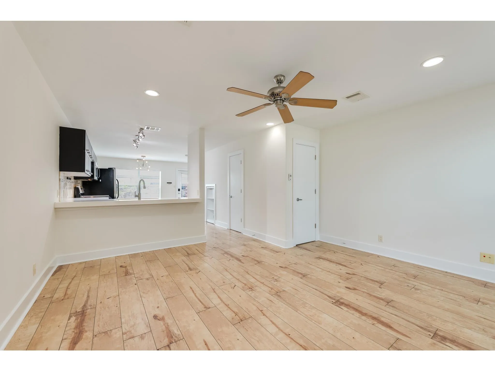 Photo 5 of 1101 GROVE BLVD #102
