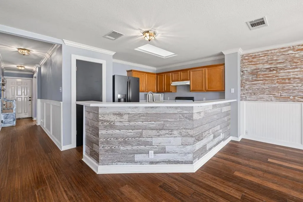 Photo 5 of 808 MINTURN LN