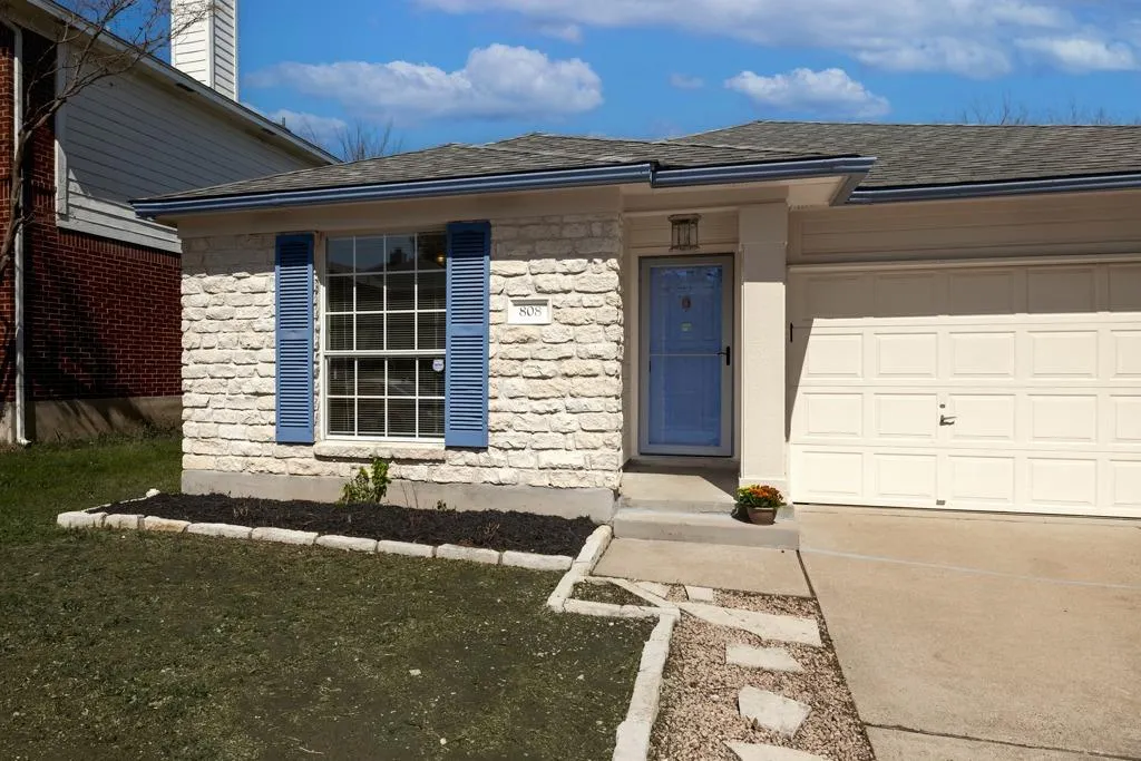 Photo 2 of 808 MINTURN LN