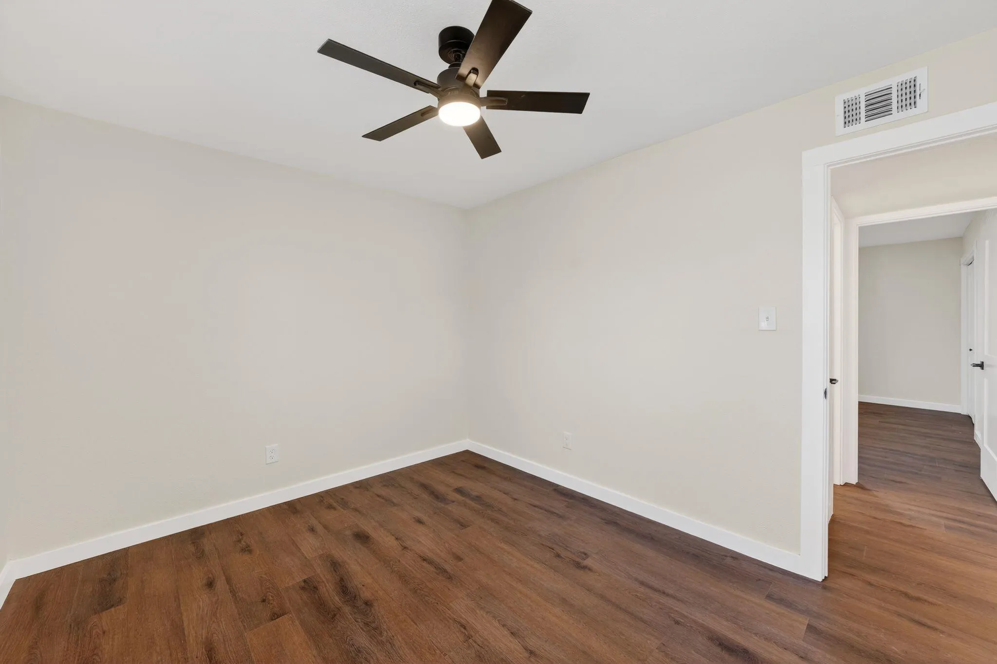Photo 5 of 1402 SOUTHPORT DR