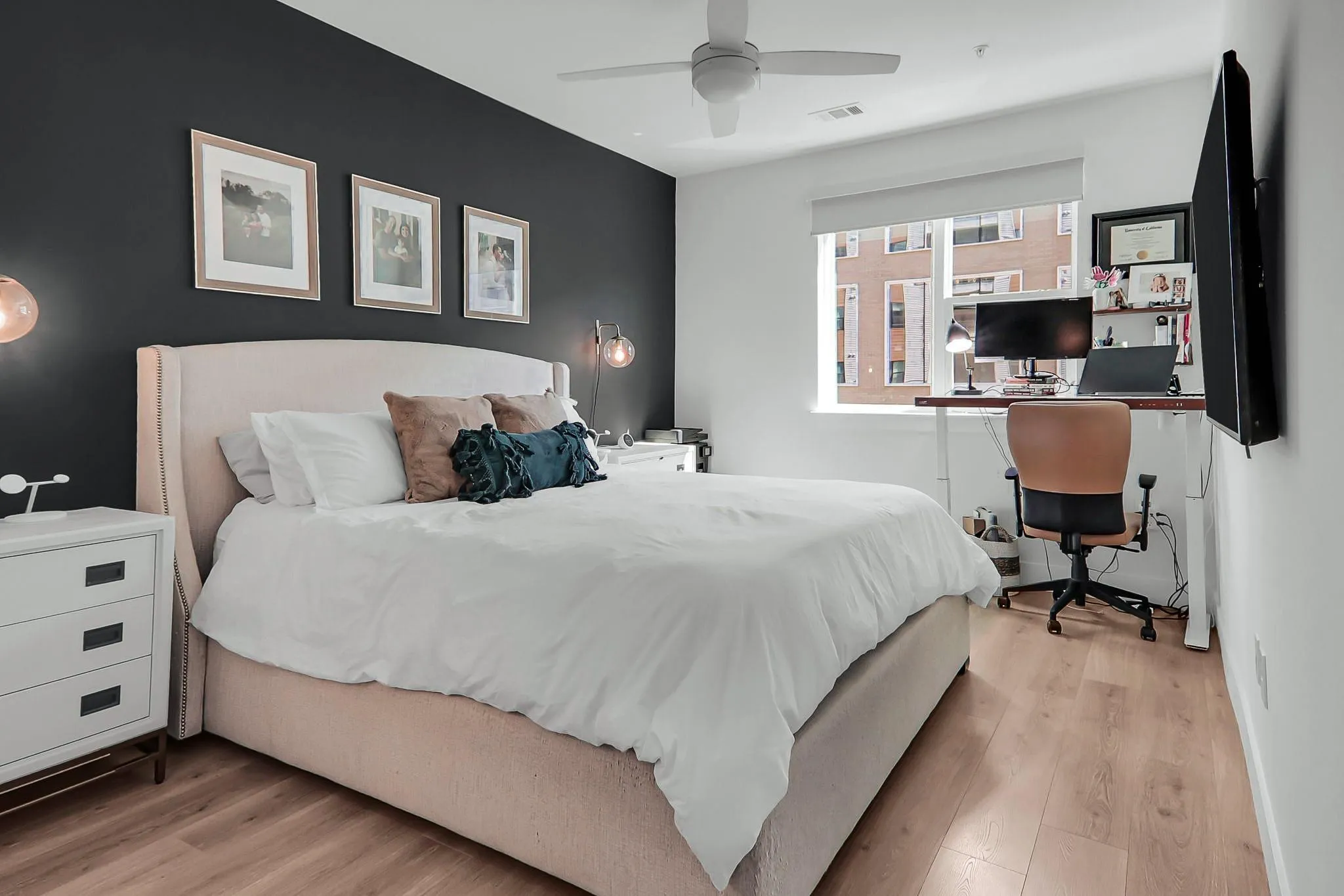 Photo 4 of 1701 SIMOND AVE #304
