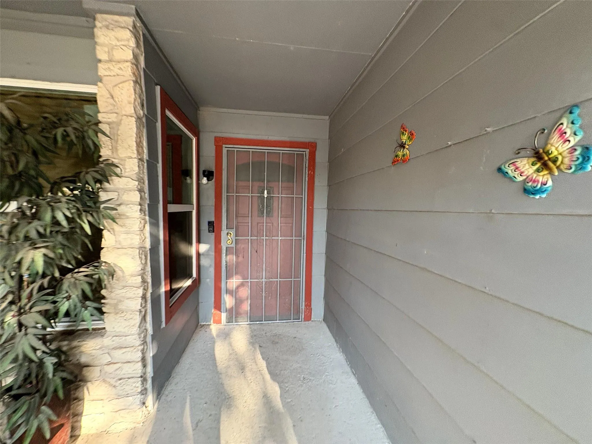 Photo 3 of 1006 WISTERIA CIR