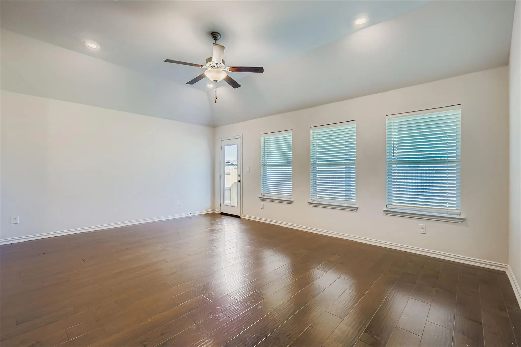 Photo 5 of 154 EAGLE FORD DR
