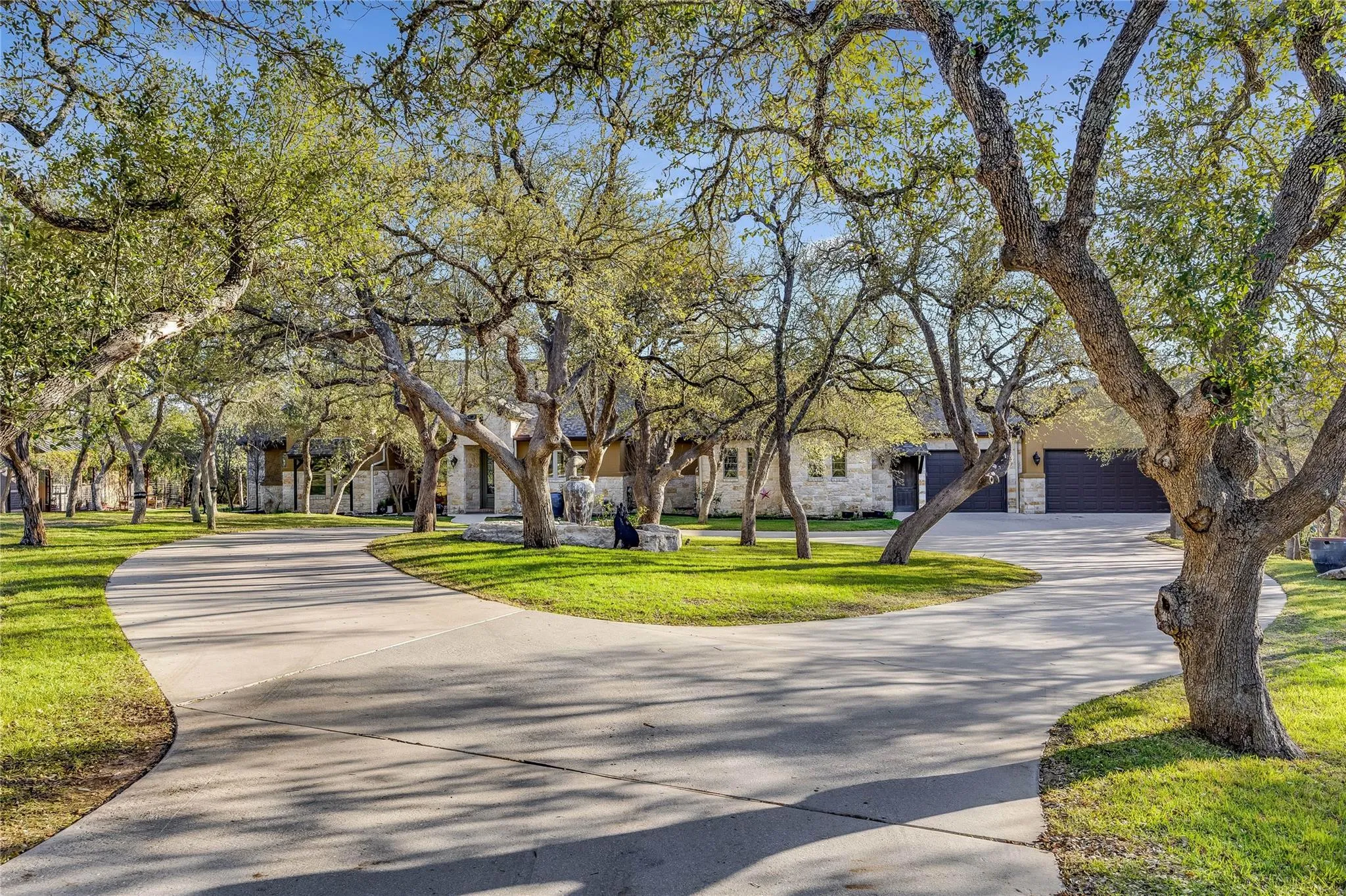 Photo of 335 BEULAH LN, Dripping Springs, TX, 78620