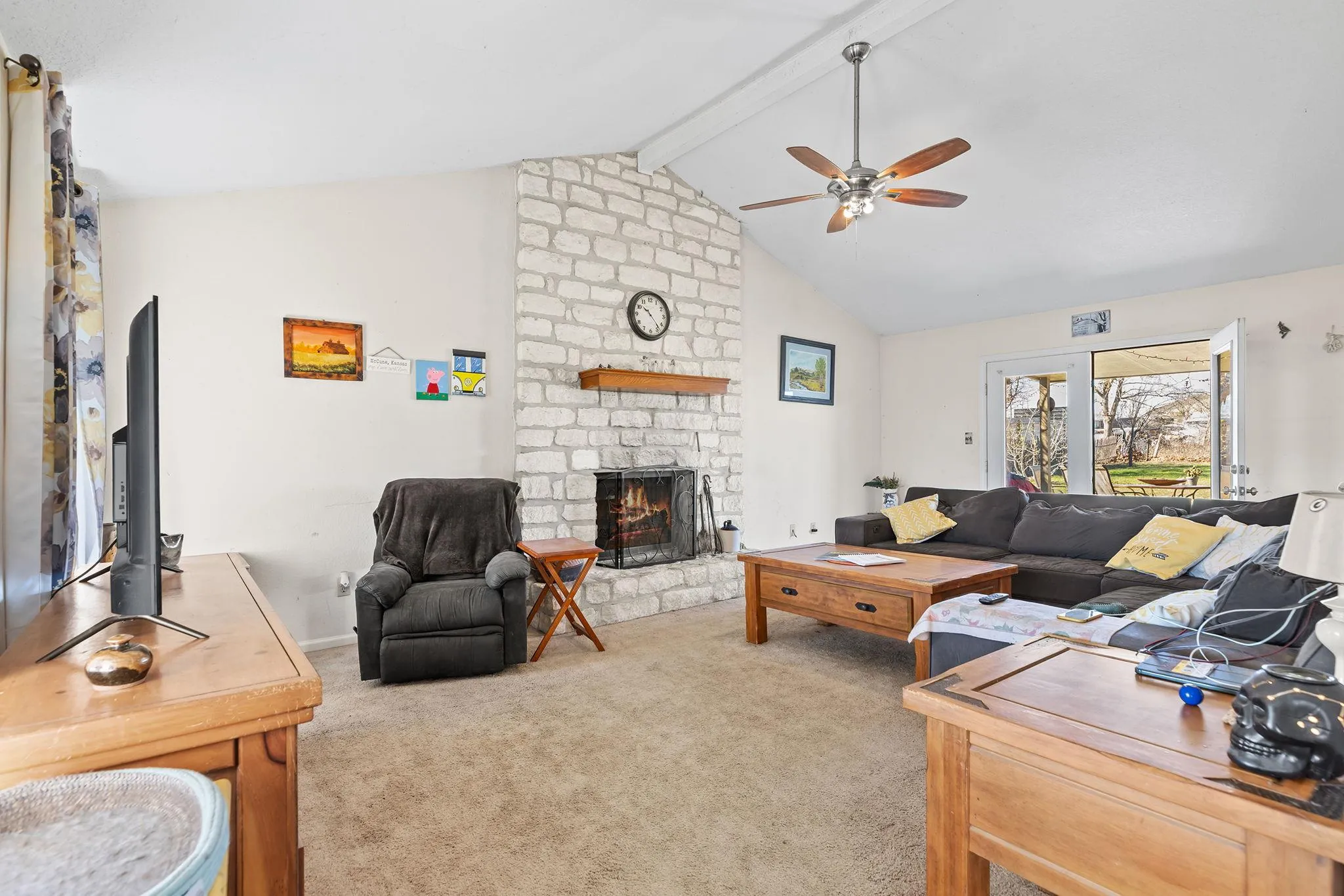 Photo 4 of 61 FAMILY CIR