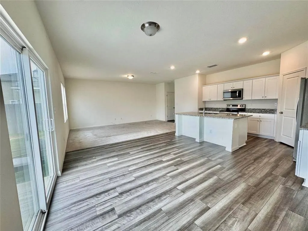Photo 3 of 102 GEMSBOK RD