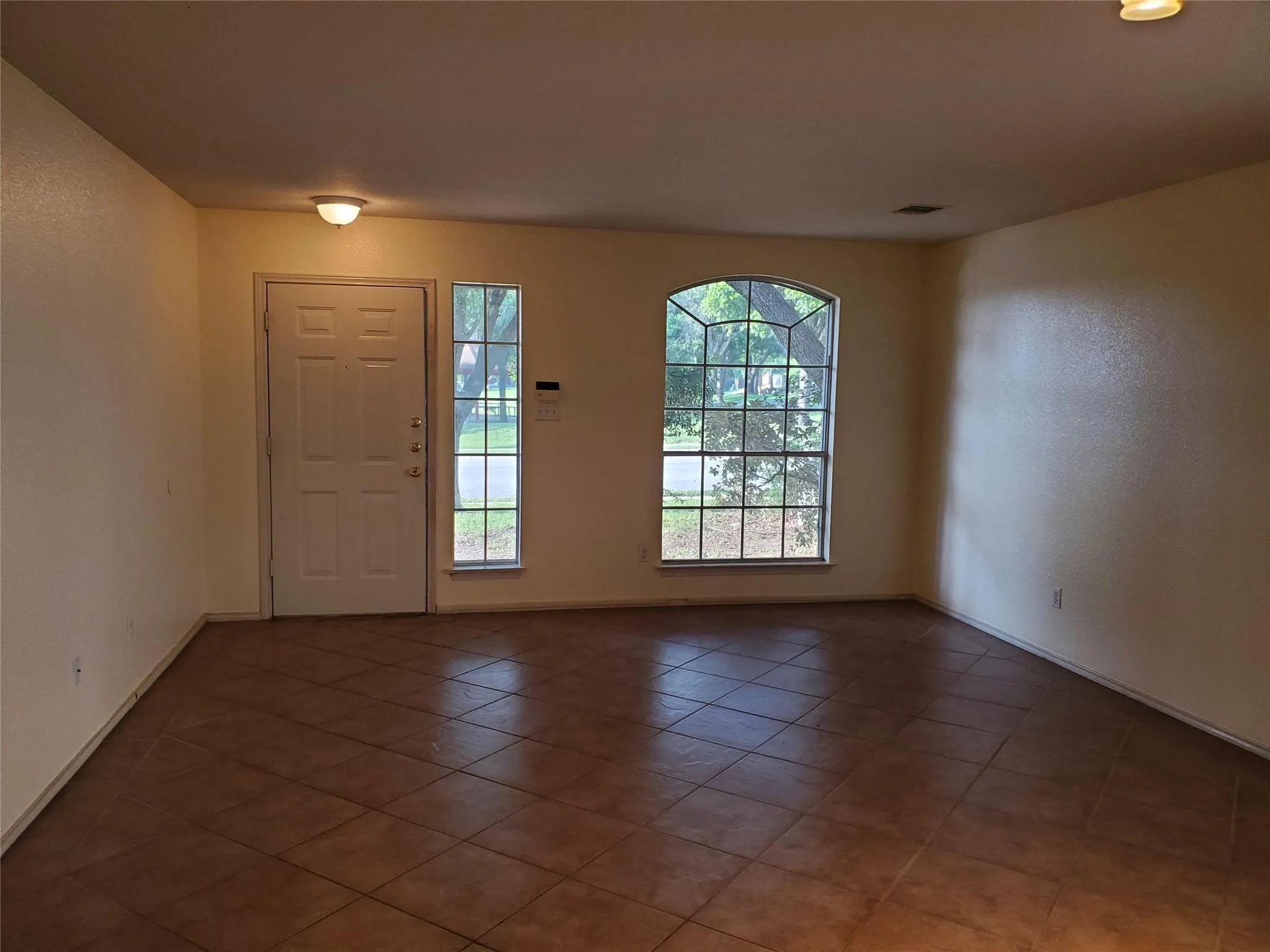 Photo 4 of 15308 SARAHS CREEK DR