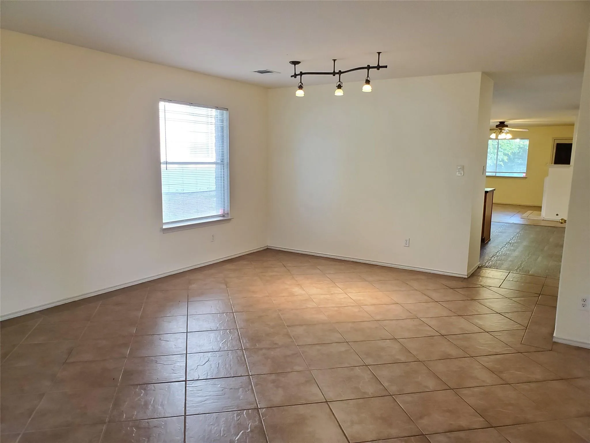 Photo 3 of 15308 SARAHS CREEK DR