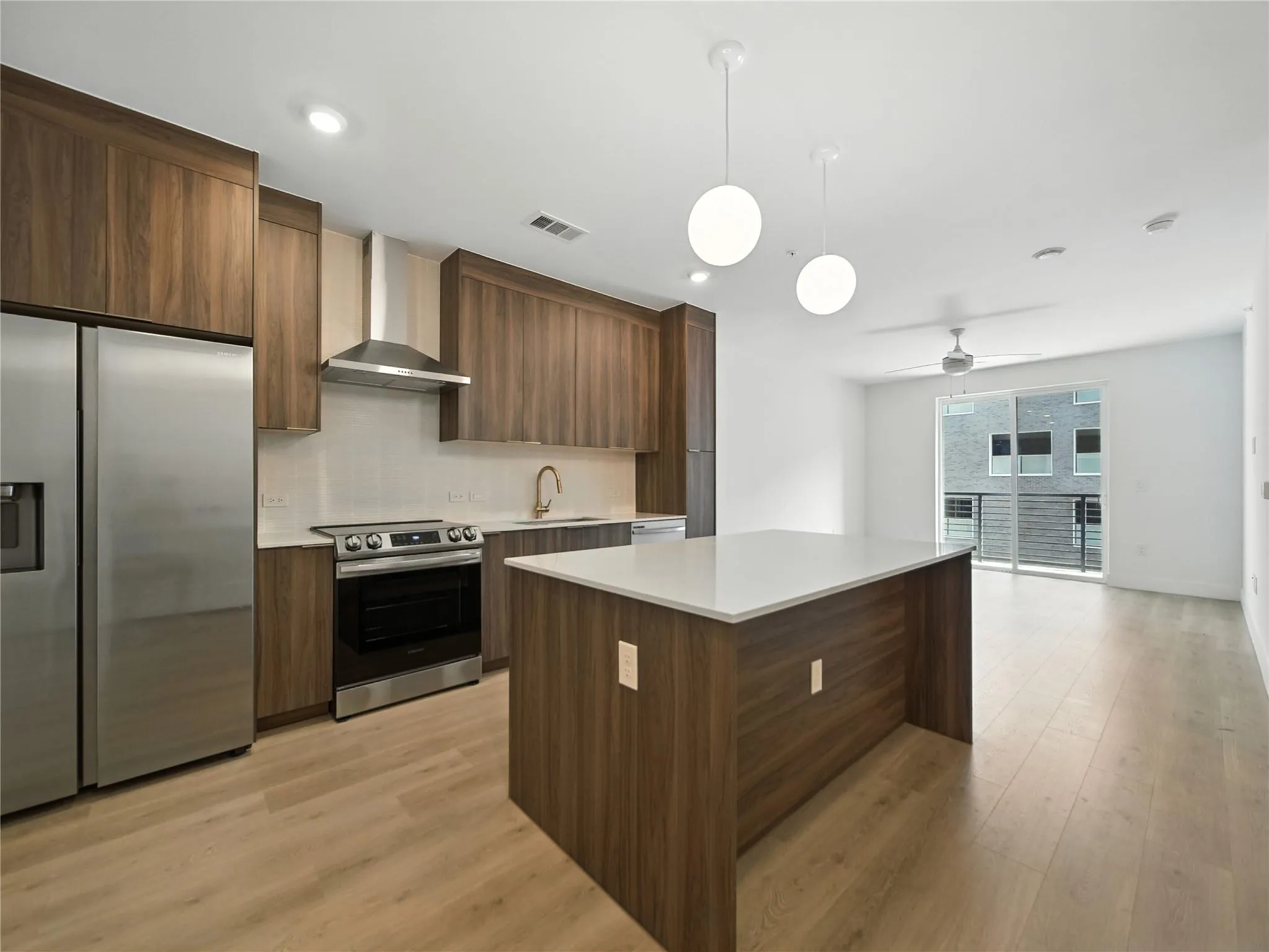 Photo 4 of 1701 SIMOND AVE #302