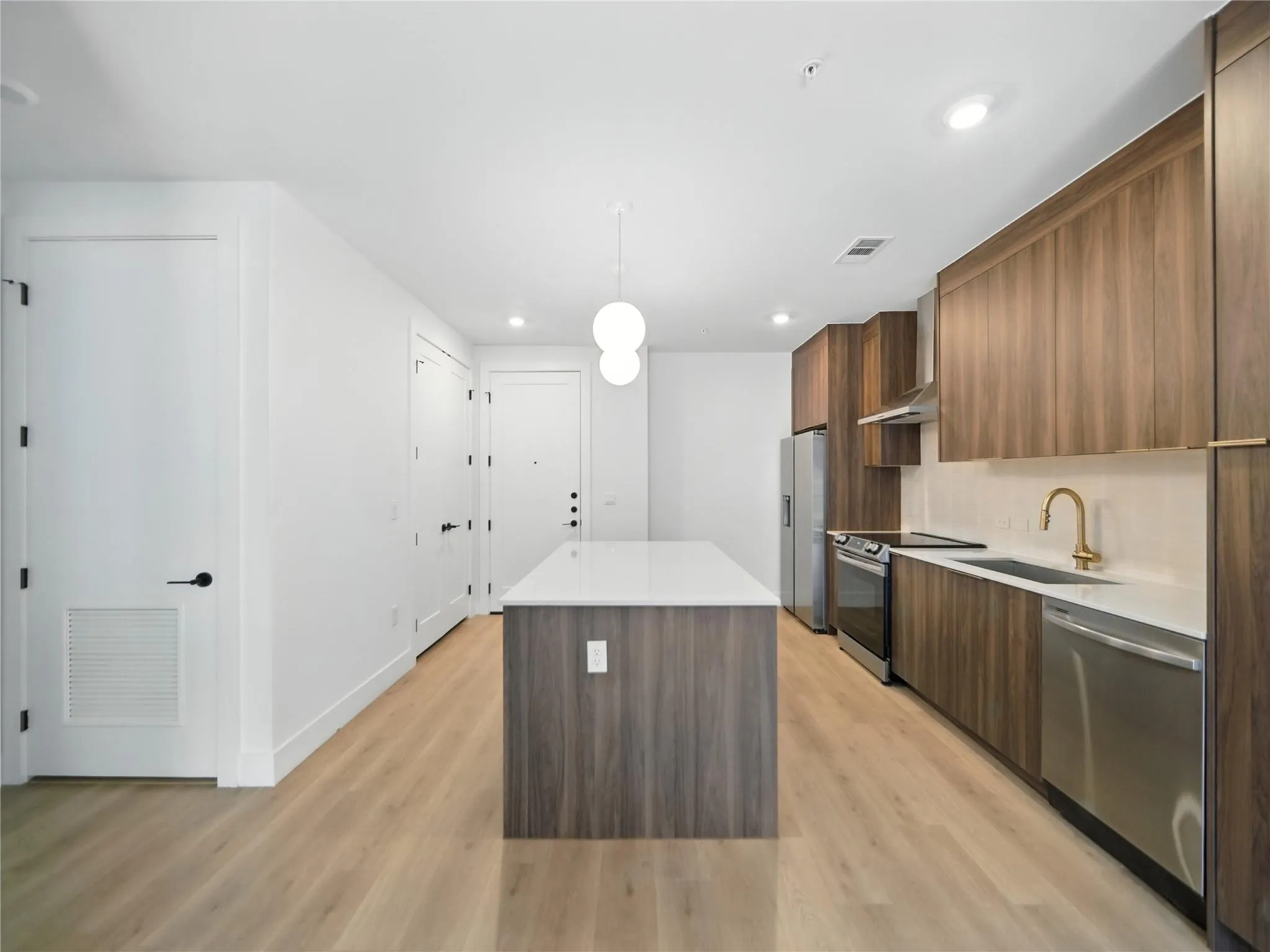Photo 5 of 1701 SIMOND AVE #302