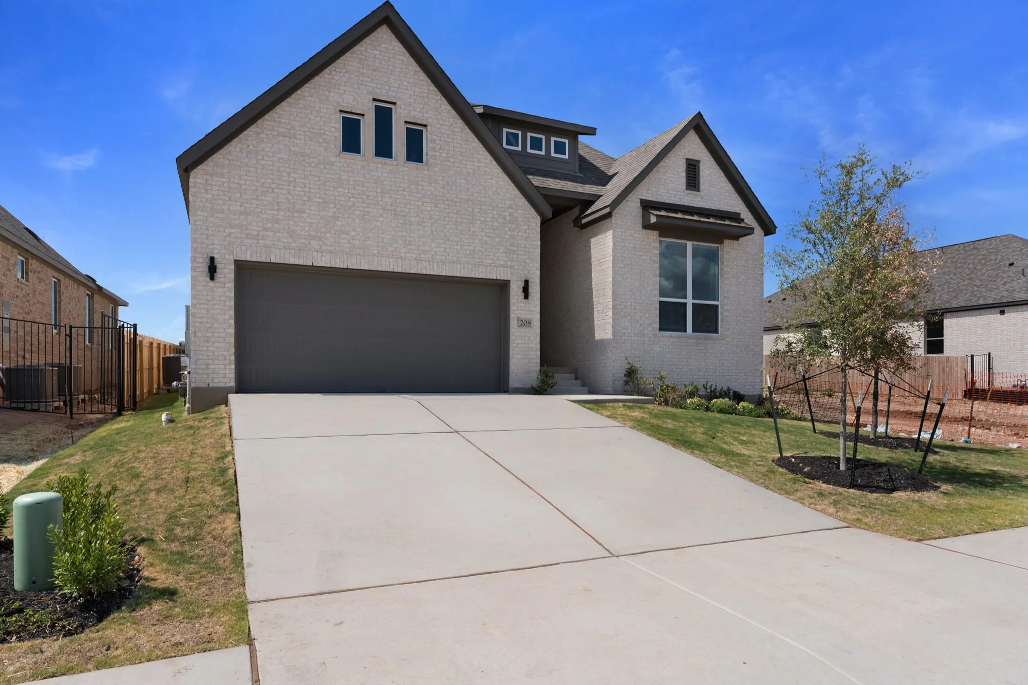 Photo 2 of 208 MONTECIDO DR