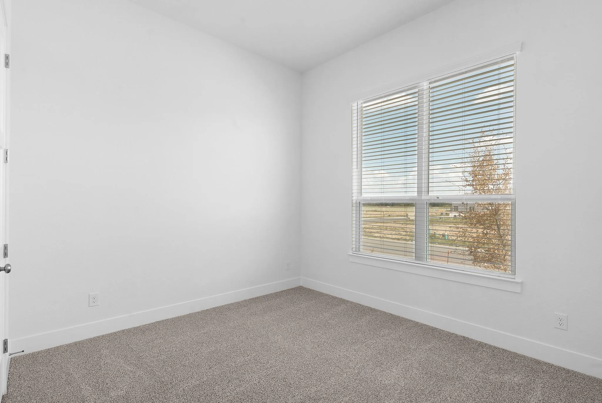 Photo 5 of 208 MONTECIDO DR