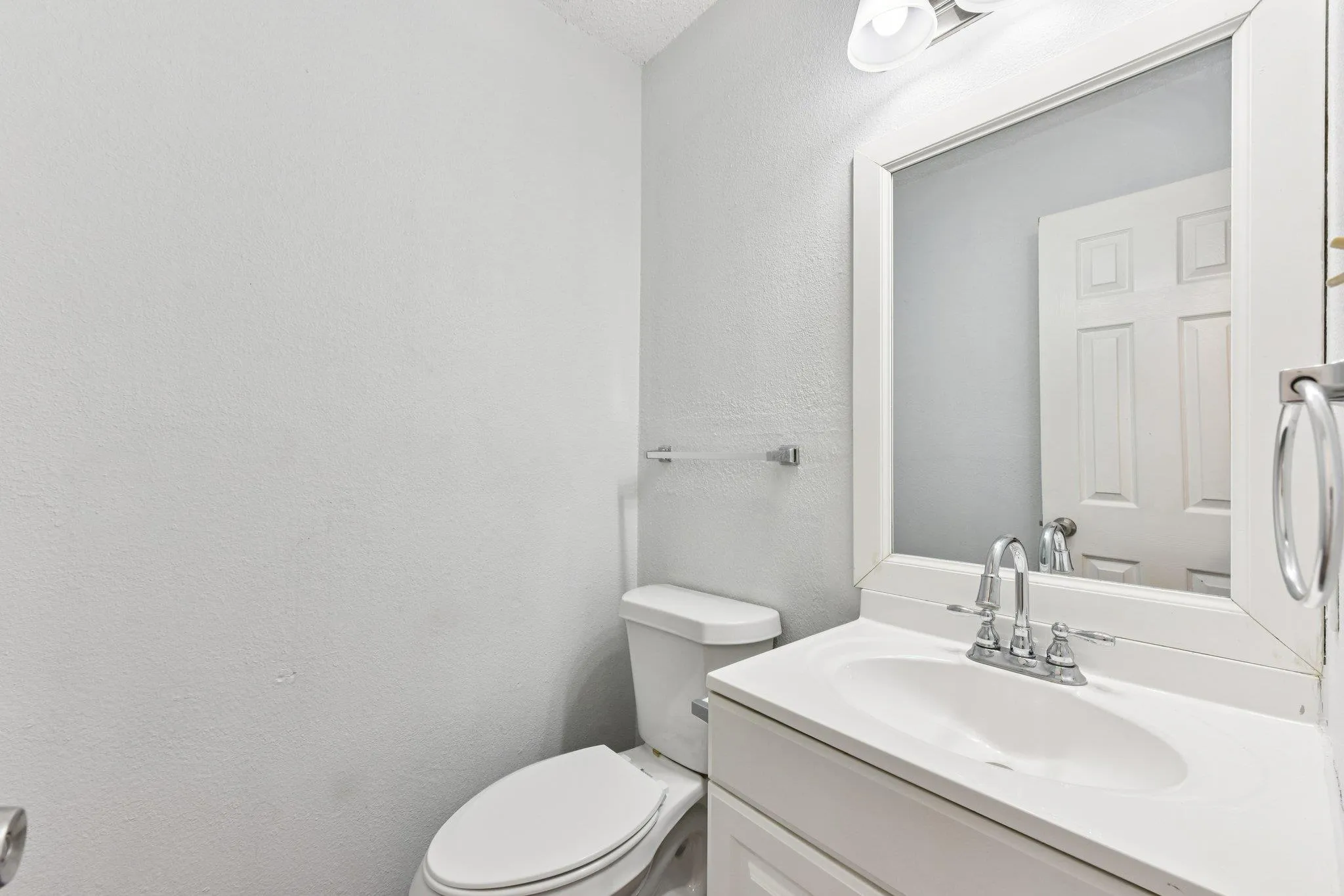 Photo 5 of 1210 SOUTHPORT DR