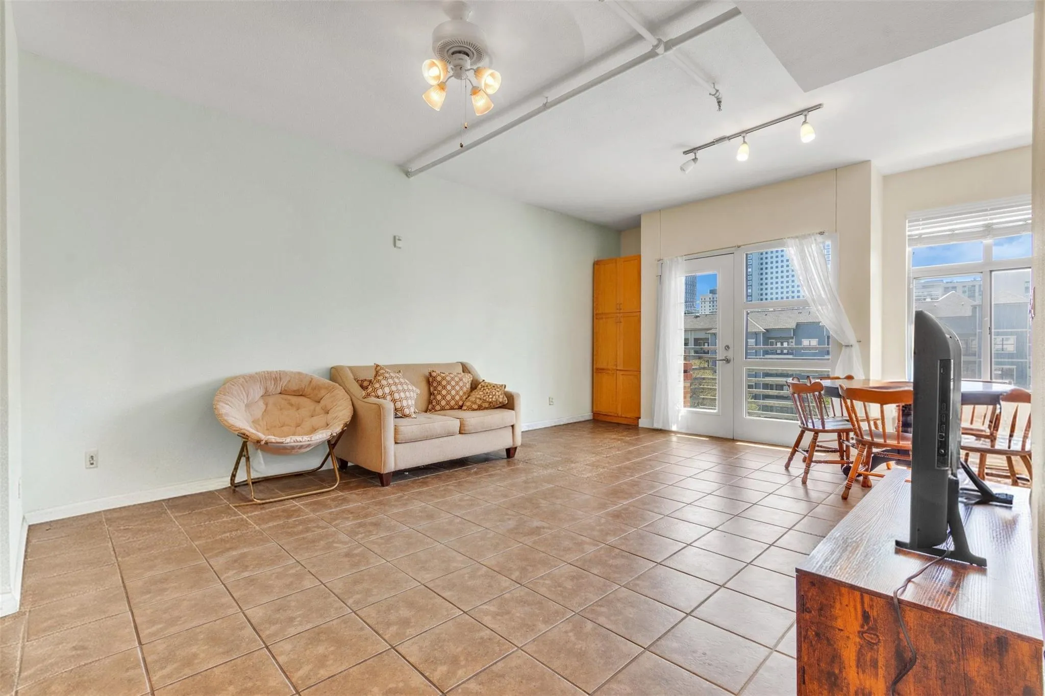 Photo 5 of 711 W 26TH ST #607