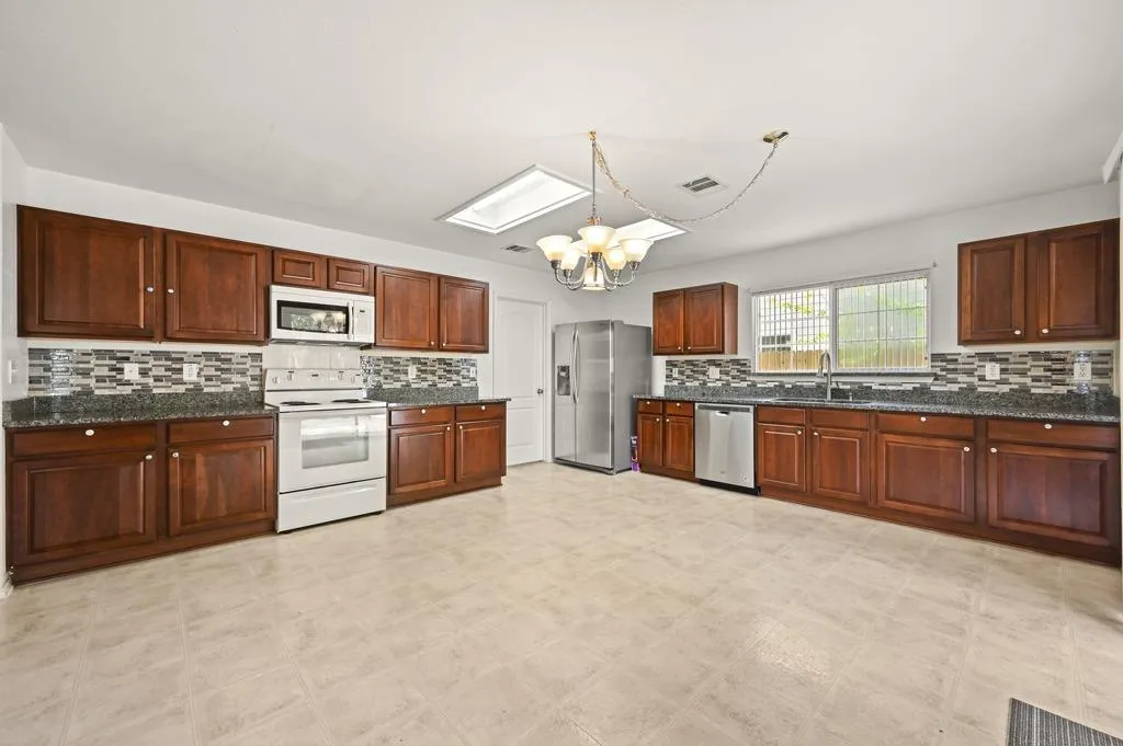 Photo 5 of 83 ELM HILL CT